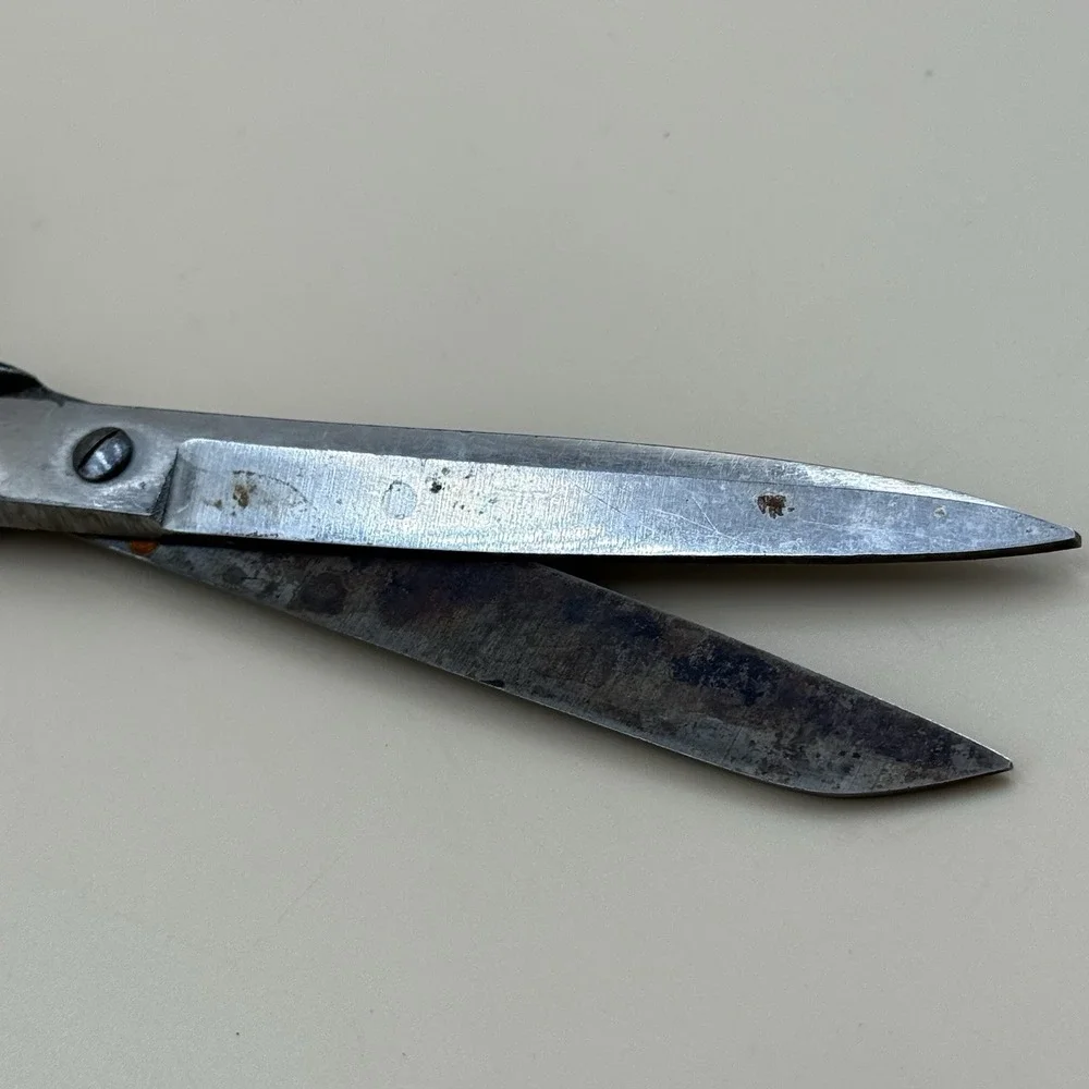 Vintage Cast Iron Scissors 8